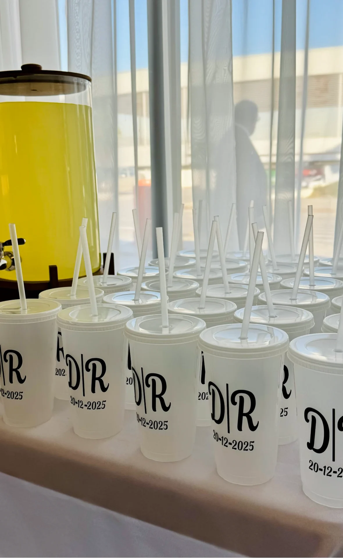 Bebidas con vaso con vinil en Salón de eventos índigo en Cumbres Monterrey