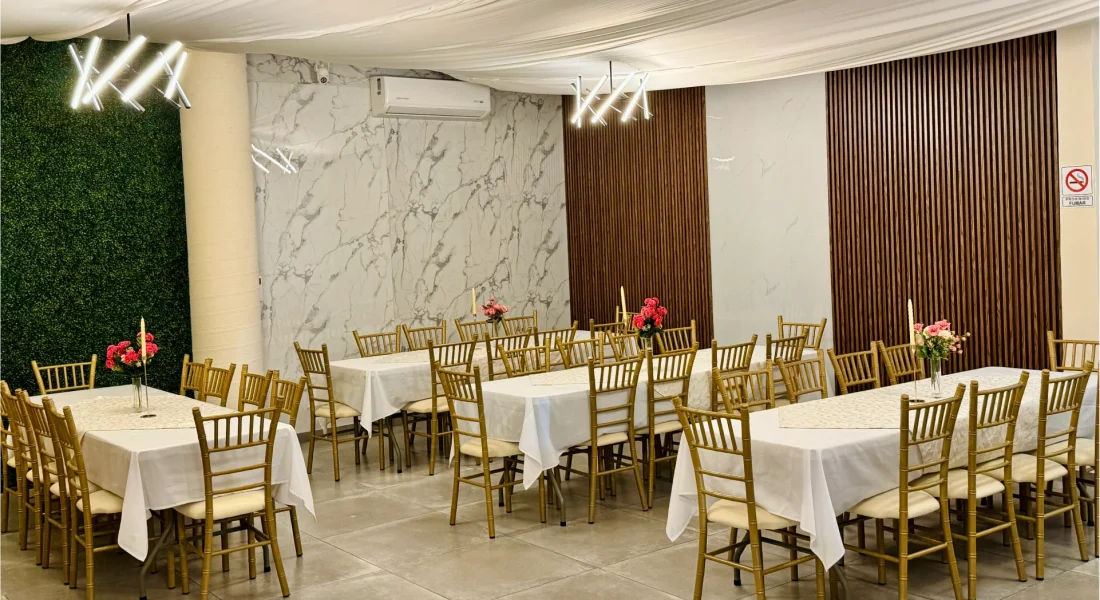 Interior del Salón de eventos índigo en Cumbres Monterrey_1