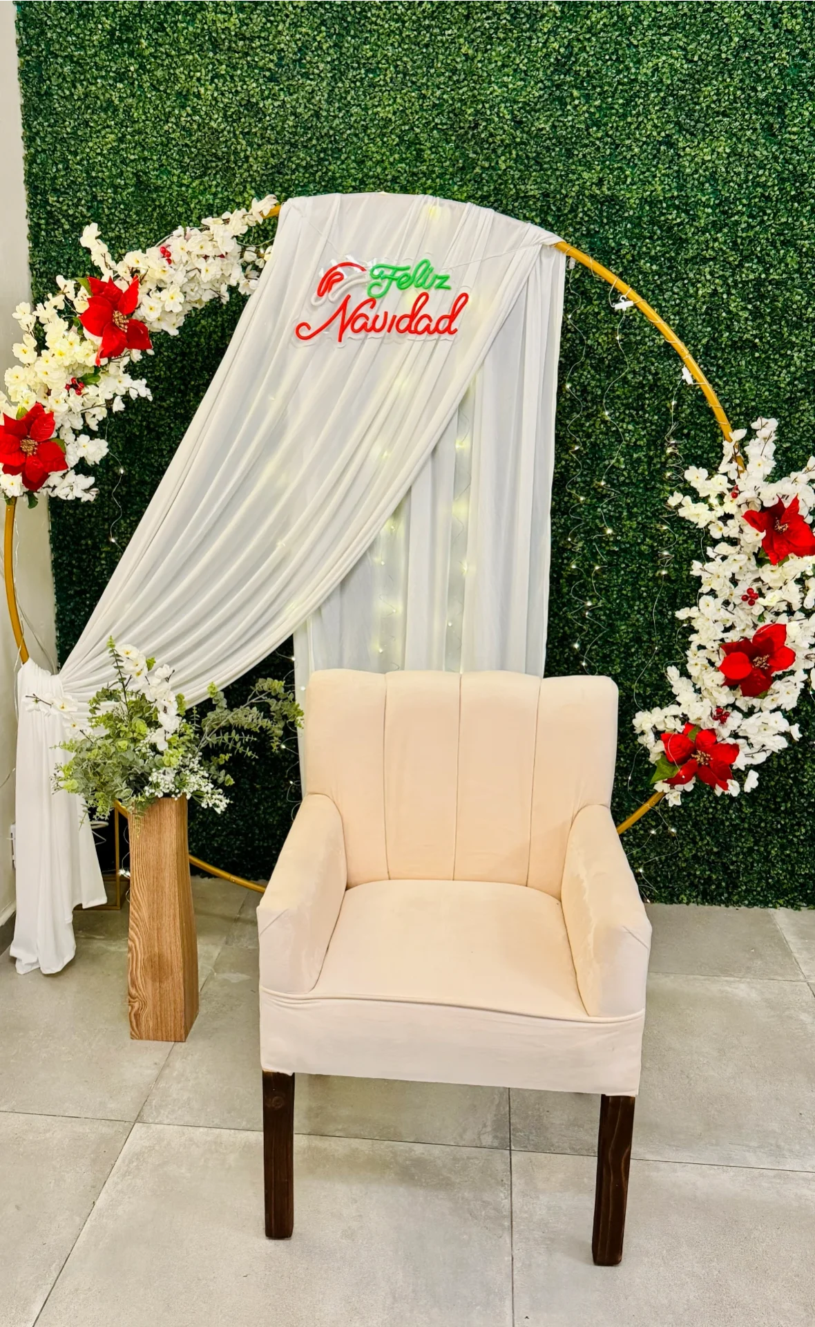 Sillon y tematica navideña en Salón de eventos índigo en Cumbres Monterrey